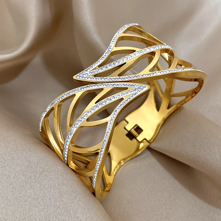 Hollow Sparkling Golden Bracelet